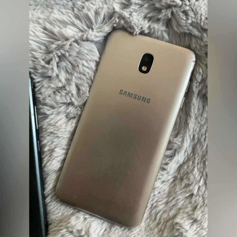 Bundle of smartphones Samsung and iPhone XR